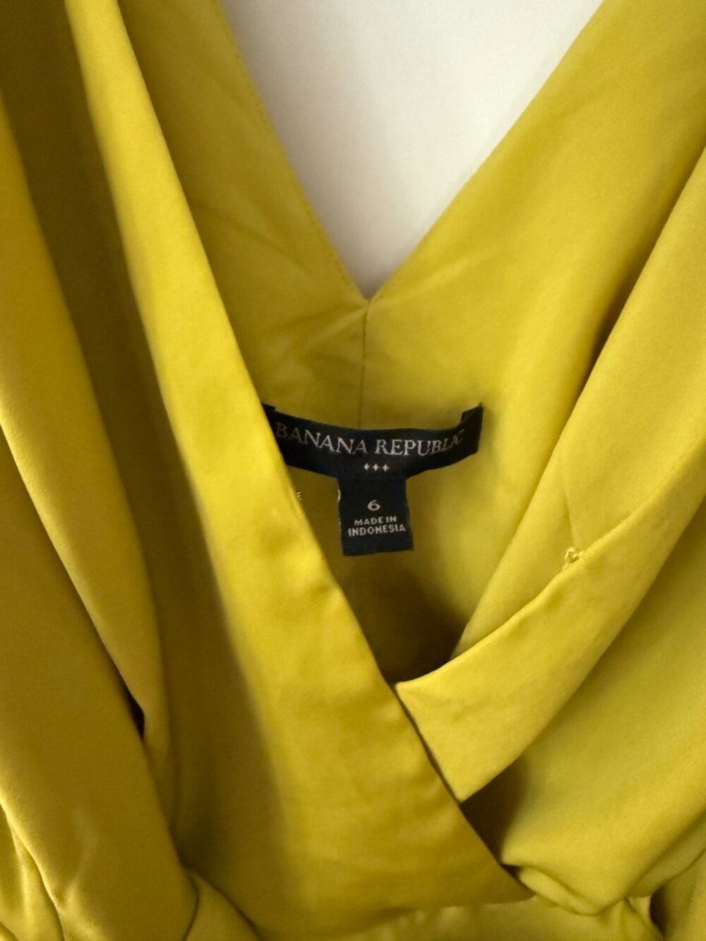 Banana Republic Deep V Silky Wrap top - Picture 5 of 10